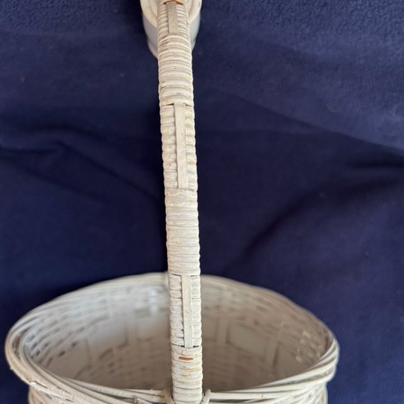 White Wicker Woven Basket With Ceramic Handle - Picture 7 of 7